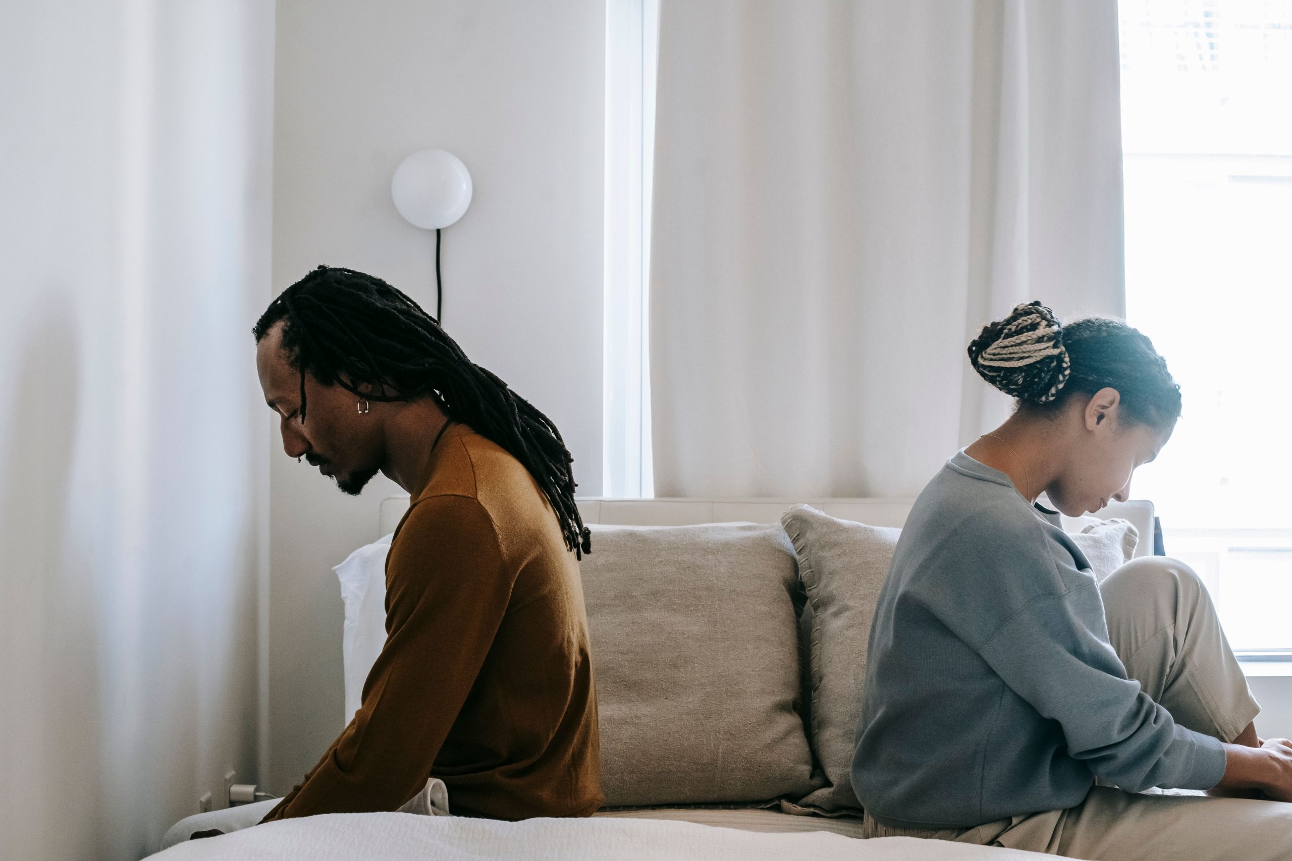 É preciso esquecer um grande amor para seguir em frente? 5 provocações sobre términos